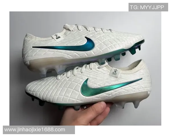 刺客足球鞋背后的传奇球星是谁 揭秘其成功的秘诀与影响力