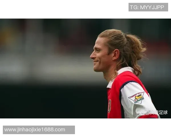 因踢破足球而成名的传奇球星是谁 他的故事与影响力解析