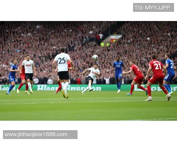 脾气火爆的足球巨星们:从激情到争议,他们如何在绿茵场上燃烧自我 脾气火爆的足球巨星们:从激情到争议,他们如何在绿茵场上燃烧自我